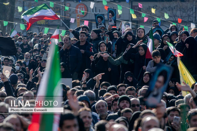 تجمع سوگواران رهبر شهید انقلاب در میدان انقلاب / 1