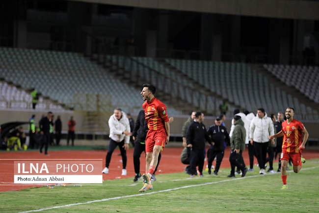 دیدار تیم فجرشهیدسپاسی شیراز و استقلال خوزستان