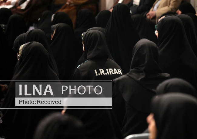 دیدار جمعی از مردم، مسئولان و مهمانان کنفرانس وحدت اسلامی با مقام مع