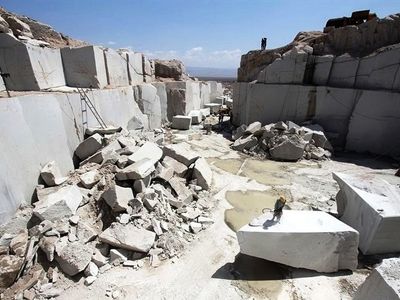 تجمع اهالی آق‌دره برای «کار» در معدن سنگ