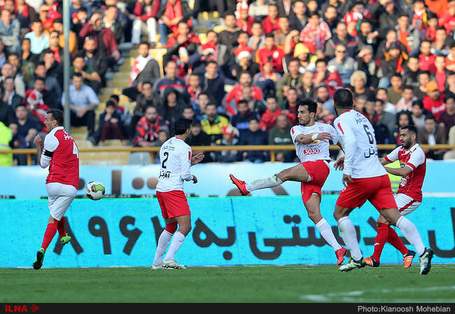 دیدار تیم‌های فوتبال پرسپولیس تهران و تراکتور سازی تبریز