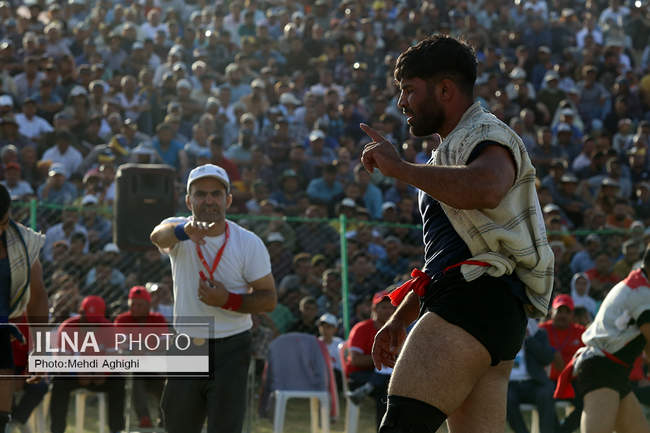 مسابقات کشتی با چوخه در رهورد قوچان