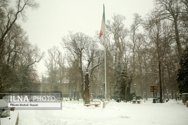 مجموعه فرهنگی-تاریخی نیاوران در یک روز برفی