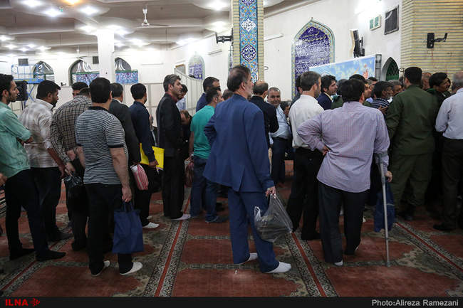 دیدار مردمی رئیس قوه قضاییه در مسجد علی بن الحسین (ع)
