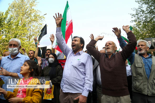 راهپیمایی مردم تهران در محکومیت حمله تروریستی به حرم مطهر احمدبن موس