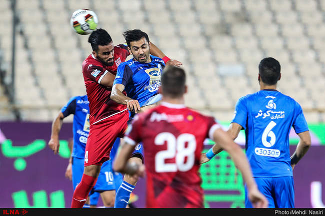 دیدار تیمهای استقلال تهران و تراکتورسازی تبریز