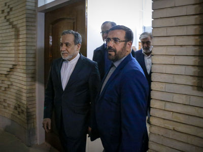 وزیر امور خارجه کشور وارد شیراز شد