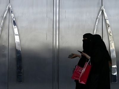 هشدار سفارت عربستان در لاهه به شهروندانش برای التزام به قانون منع استفاده از نقاب در هلند