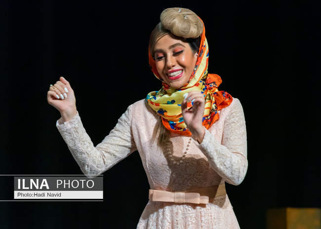 نمایش «اتینا» در تماشاخانه مهرگان