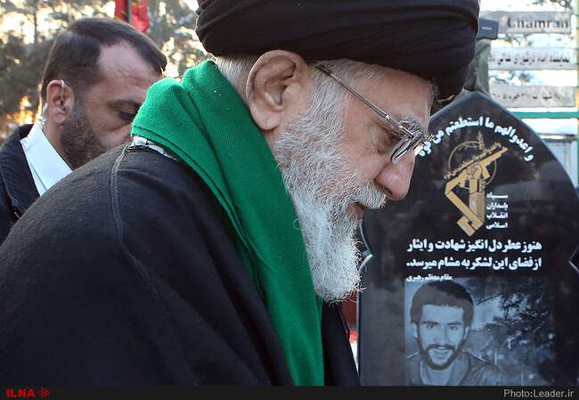 گزارش تصویری حضور رهبر انقلاب در مرقد مطهر امام راحل و گلزار شهدا