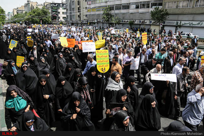 راهپیمایی نمازگزاران تهرانی در حمایت از بیانیه شورای عالی امنیت