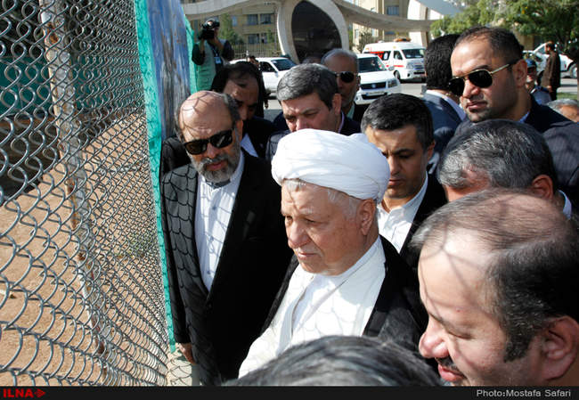 بازدید آیت الله هاشمی رفسنجانی از چند طرح در دانشگاه آزاد اسلامی واح