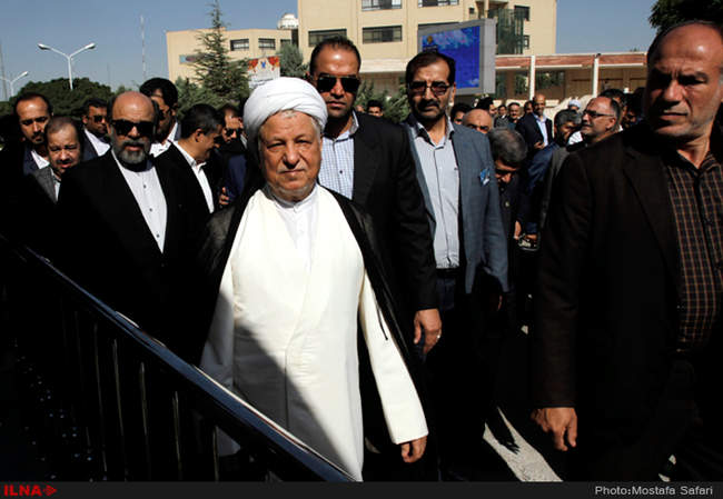 بازدید آیت الله هاشمی رفسنجانی از چند طرح در دانشگاه آزاد اسلامی واح
