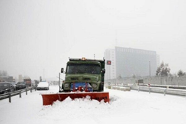 خدمت‌رسانی ۱۱ هزار نفر با ۲ هزار دستگاه ماشین‌آلات برف‌روبی در تهران 