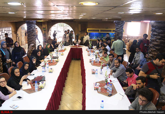 نشست خبری فیلم ایستاده در غبار