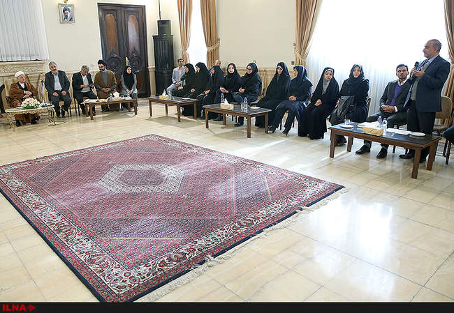 دیدار جمعی از شرکت‌کنندگان در همایش صد و هفتادمین سال تأسیس دارالفن�