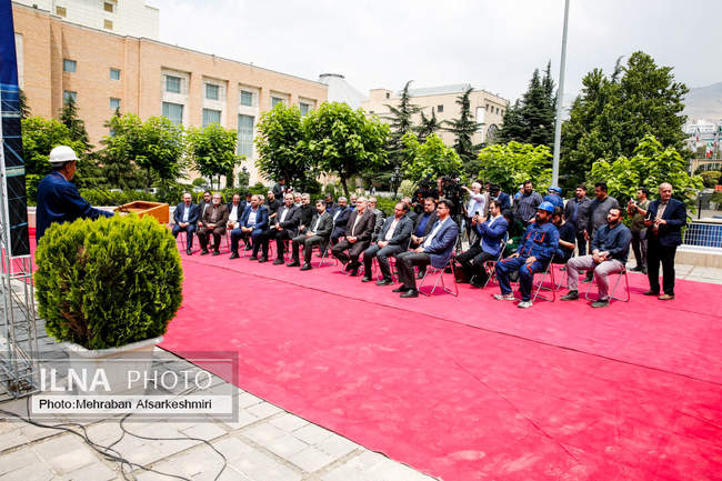 نصب پنل های خورشیدی در سالن اجلاس سران