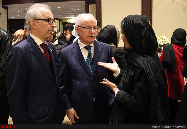 آیین رونمایی از مجموعه لباس‌های ایرانی با تلفیق از سنت و مدرنیته