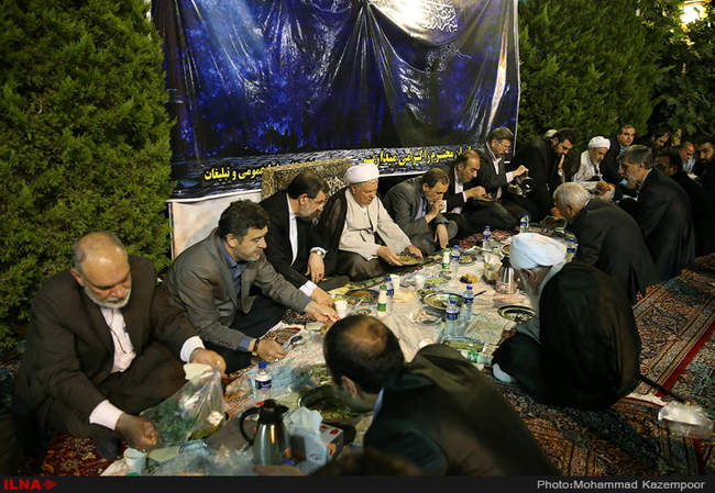 مراسم افطاری دوازدهمین روز ماه مبارک رمضان با حضور آیت الله هاشمی رف