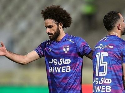 یک استقلالی از جمع آبادانی ها جدا شد