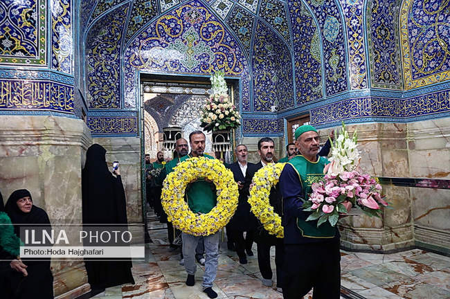 گل آرایی ضریح مطهر حضرت فاطمه معصومه 