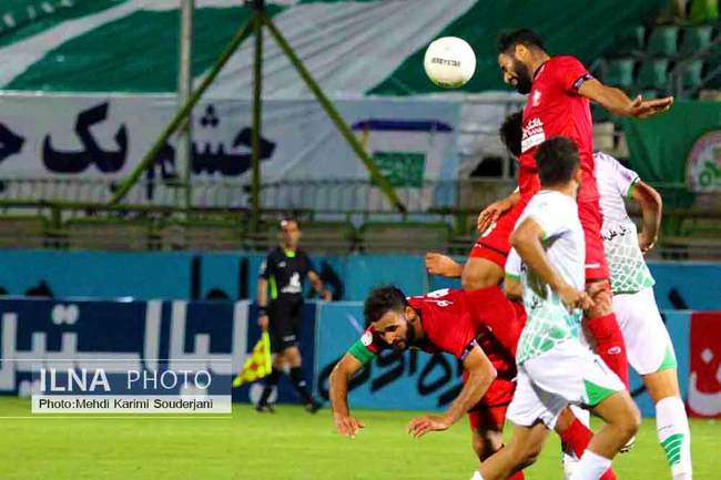 دیدار تیمهای فوتبال  پرسپولیس‌تهران و ذوب آهن اصفهان