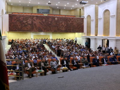  گردهمایی بزرگ کارگران و بازنشستگان اصفهان برگزار شد
