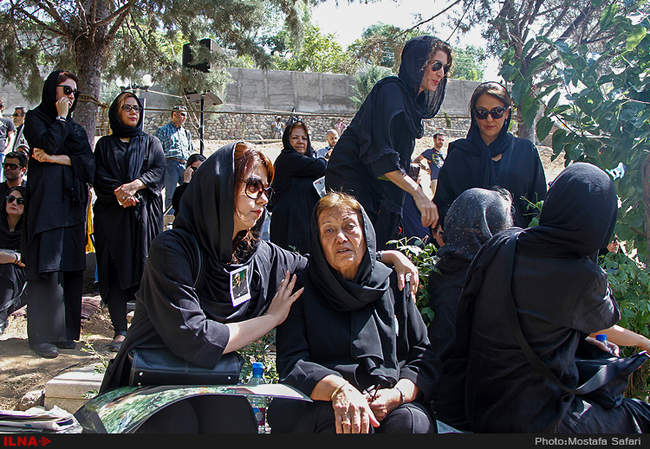 مراسم خاکسپاری پیکر عباس کیارستمی در لواسان