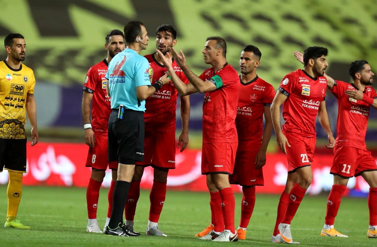 ویدئو: زد و خورد عجیب و غریب بازیکنان پرسپولیس و سپاهان در پایان بازی