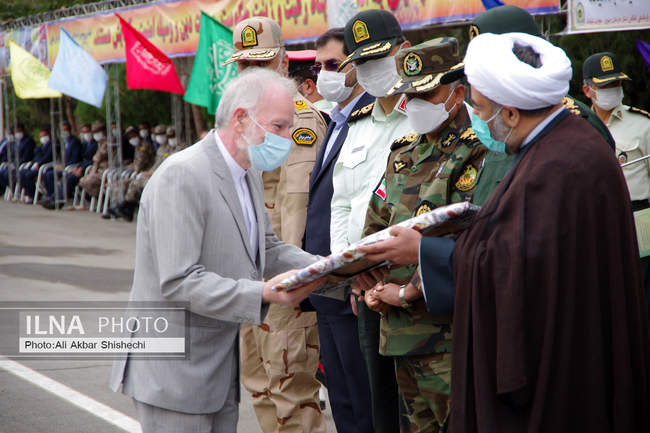 صبحگاه مشترک نیروهای نظامی و انتظامی در مشهد