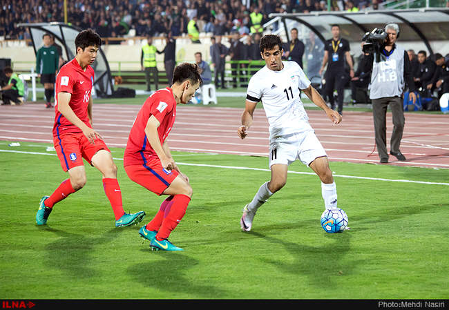 مسابقه فوتبال بین دوتیم ایران و کره جنوبی