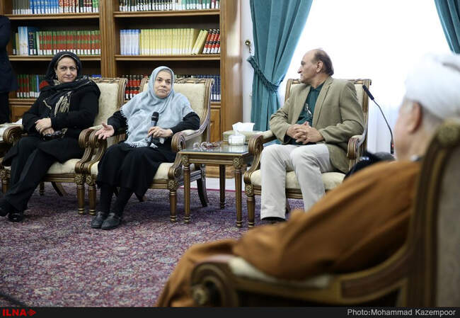 دیدار هنرمندان با آیت الله هاشمی