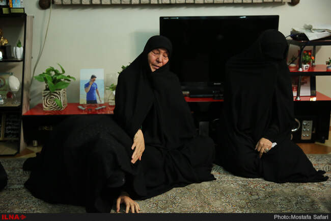 حضور فرید موسوی نماینده مجلس شورای اسلامی در منزل شهید آتش نشان فریدون علی تبار