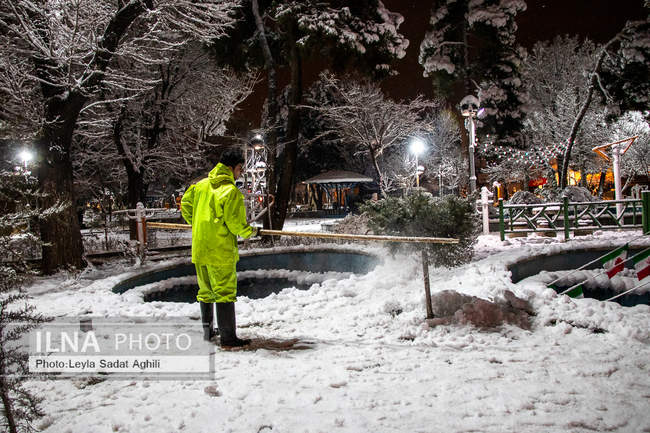 تهران در یک شب سرد برفی