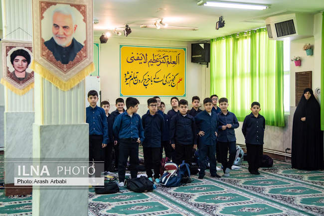 بازدید رییس کنفدراسیون اتحادیه کارمندان بخش عمومی ترکیه از دبستان ا