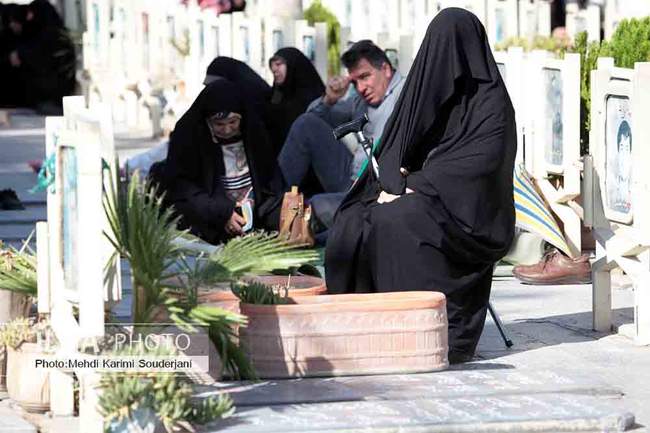 مراسم دعای عرفه در گلستان شهدای اصفهان
