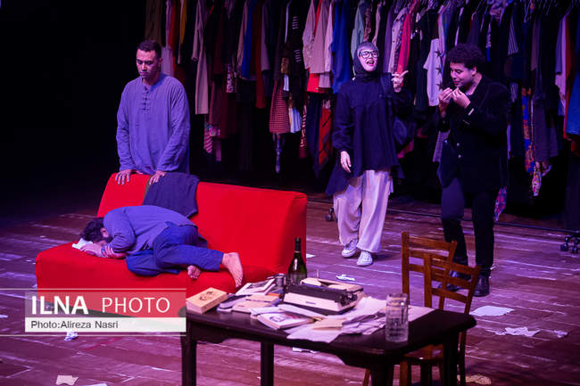 نمایش «موش‌ها و آدم‌ها» در تئاتر شهر قزوین 