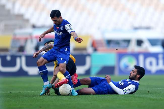 گزارش تصویری تساوی بدون گل سپاهان و استقلال در نیمه اول