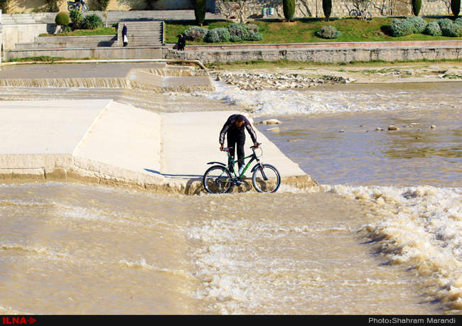زاینده رود جاری شد