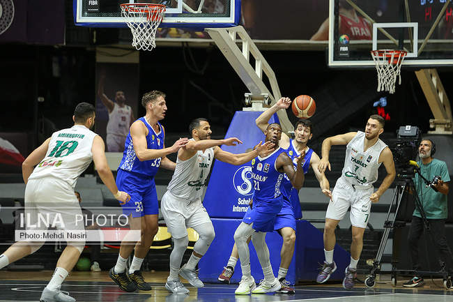 دیدار تیم های بسکتبال طبیعت اسلامشهر و پالایش نفت آبادان