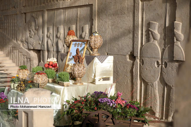 بازدید هزاران مسافر نوروزی از تخت جمشید