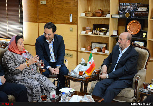 نشست استاندار قزوین با رئیس آسیا و اقیانوسیه شورای جهانی صنایع دستی