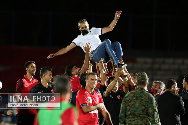 دیدار تیمهای فوتبال پرسپولیس و پیکان