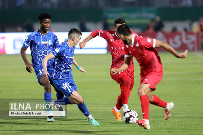 دیدار تیمهای استقلال تهران و پرسپولیس تهران