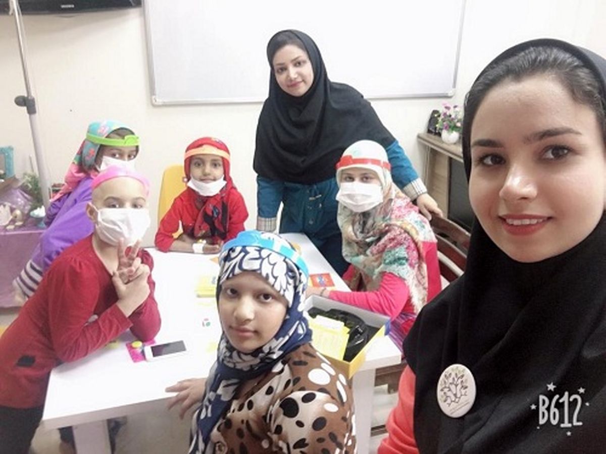 تدریـس داوطلبانه در بیمارستـان کودکان سرطانی اهواز/ تجهیز شدن به سلاح دانش برای جنگ با سرطان