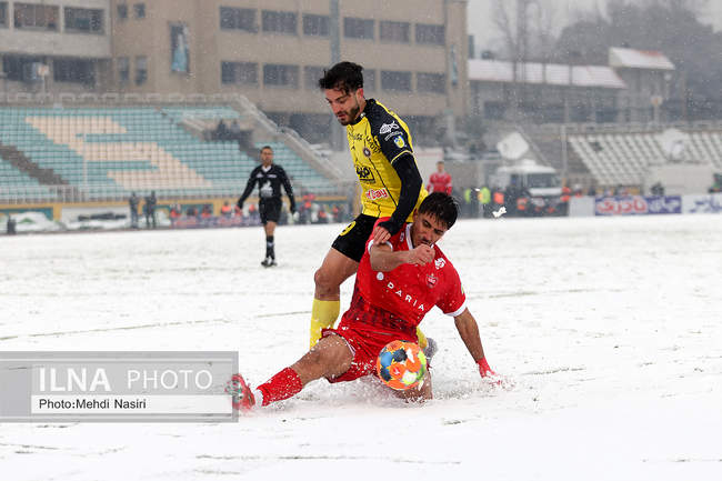 دیدار تیم‌های فوتبال پرسپولیس تهران و سپاهان اصفهان