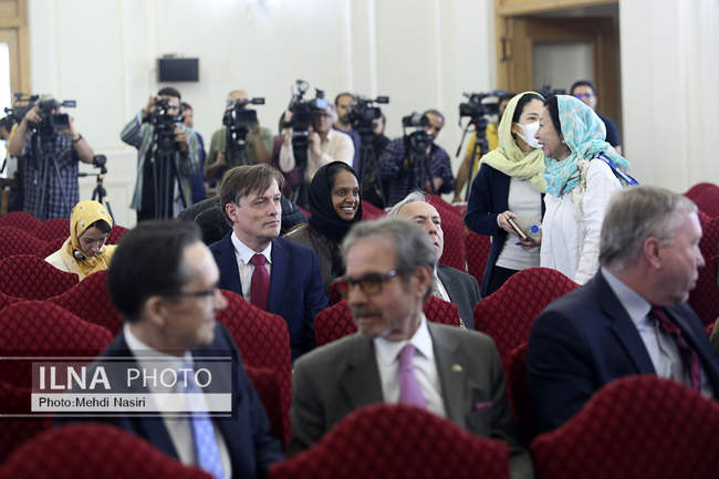 نشست وزیر امور خارجه با سفرا و روسای نمایندگی های خارجی مقیم تهران