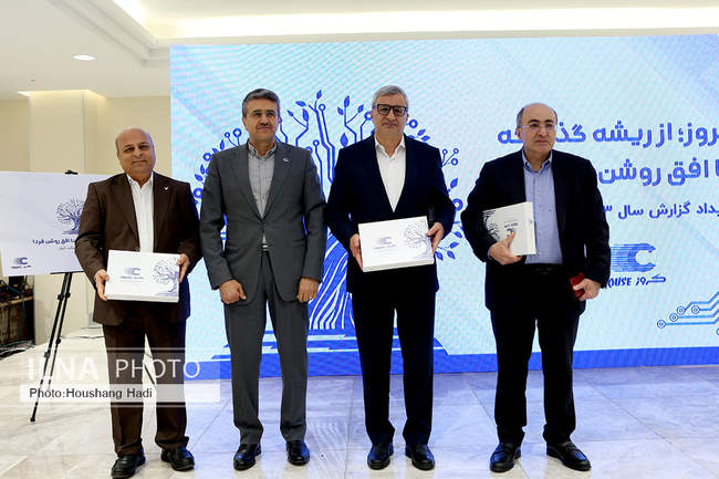 نشست رونمایی از گزارش 1403 شرکت صنایع تولیدی کروز