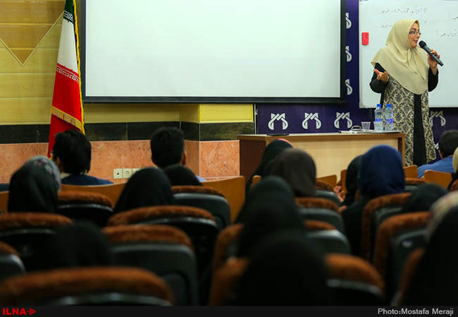 همایش آموزش فن بیان با حضور فرزانه معصومیان در قم