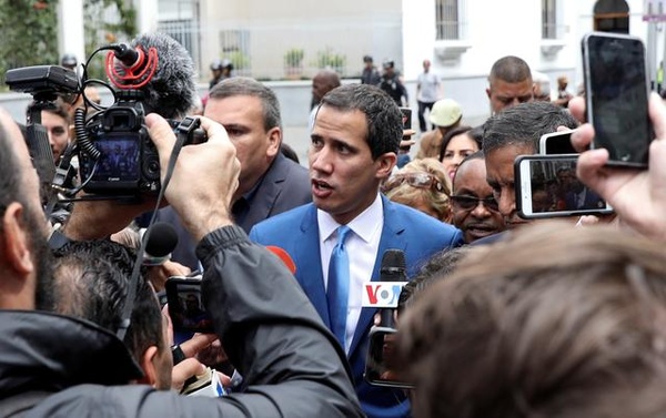 Venezuela's ruling Socialists seize congress, defiant opposition re-elects Guaido
